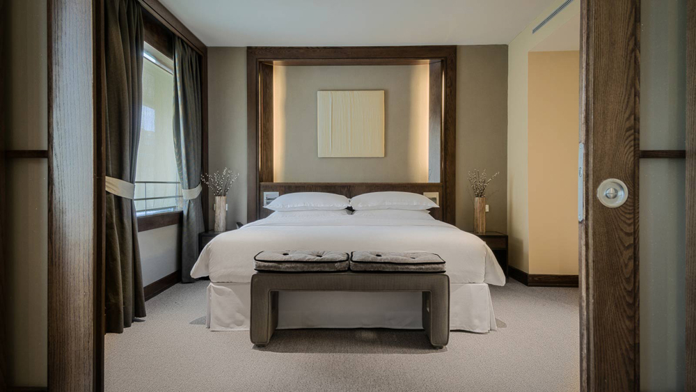 EXECUTIVE SUITE 