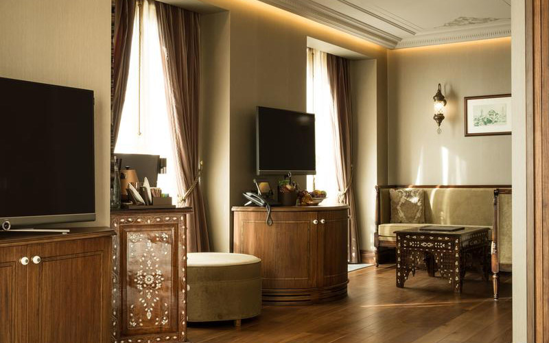 Corner Suite