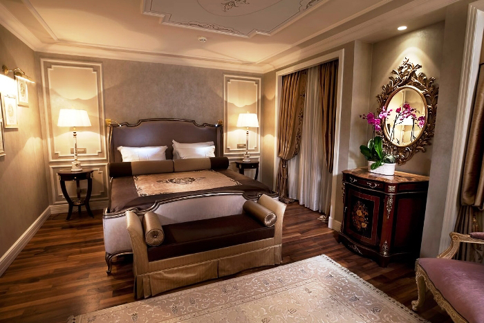 JUNIOR SUITE