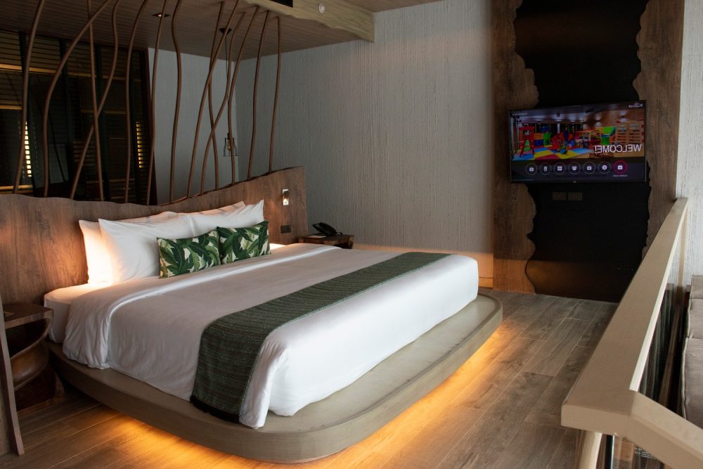 Pool Suites