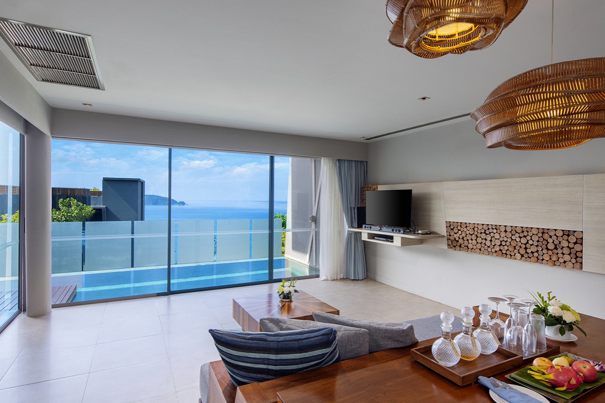Villa dúplex con piscina y vista al mar