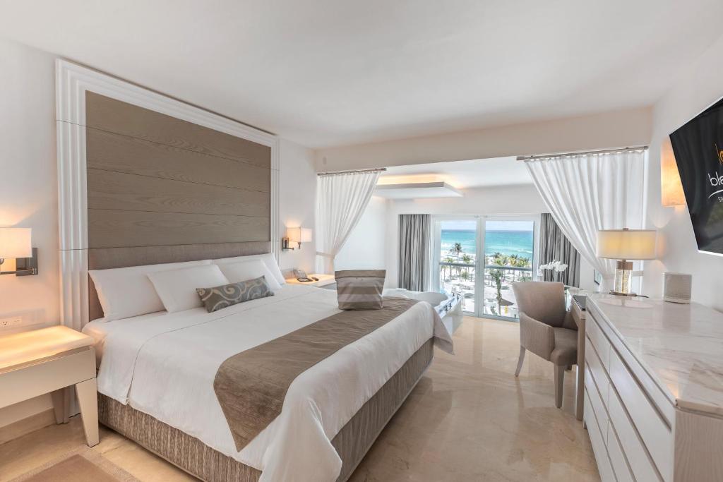 Royale Honeymoon Suite Oceanfront