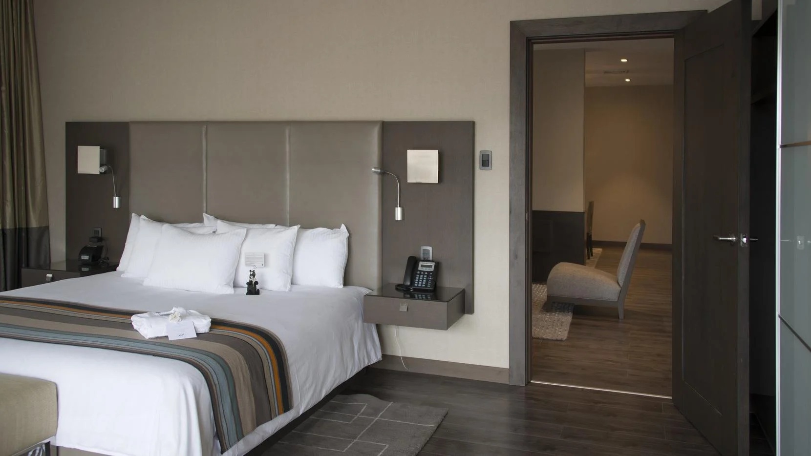 PRESIDENTIAL SUITE