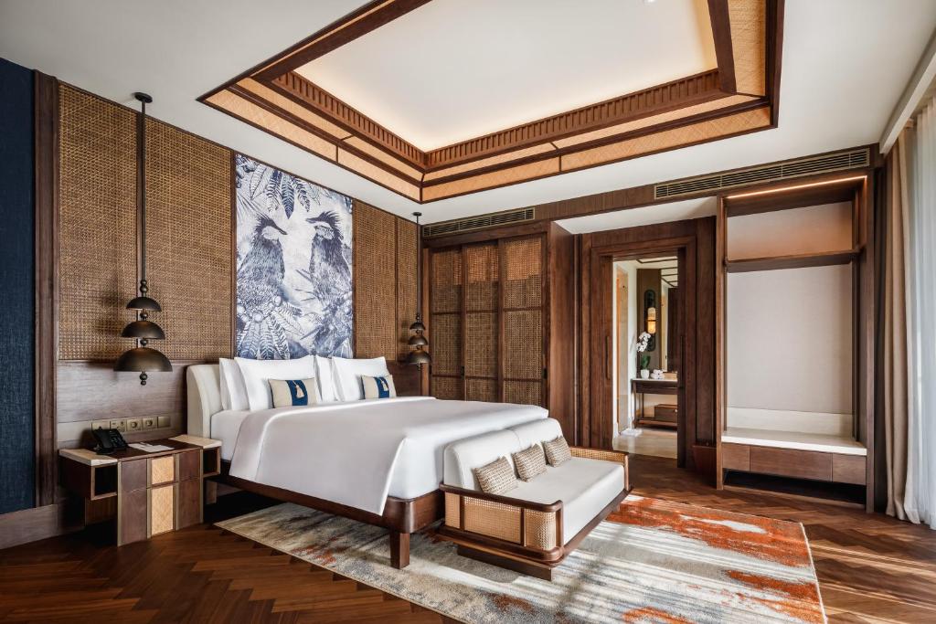 Corner Tropical Suite