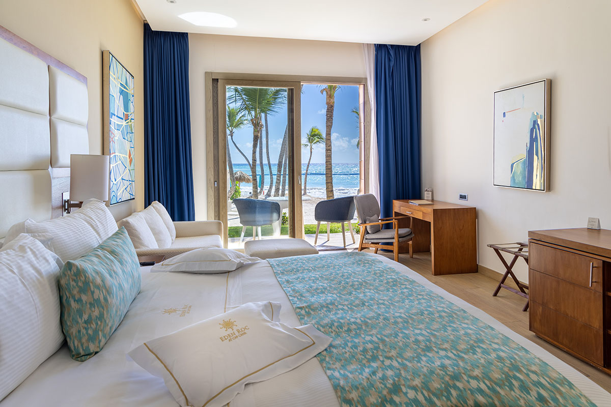 Deluxe Beachfront Suite