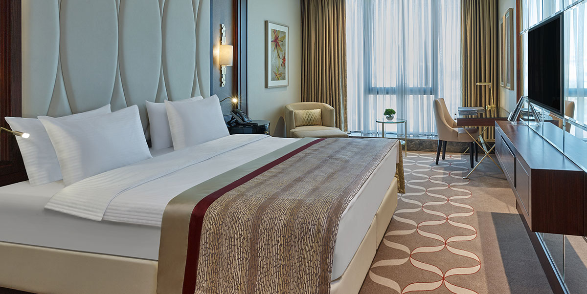Deluxe room with queen size bed