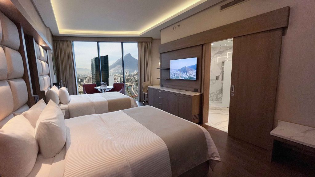 Double Queen Club Lounge
