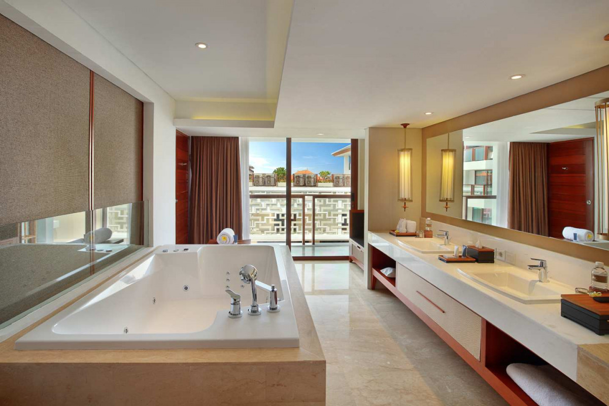 Deluxe Suite with Spa Bath