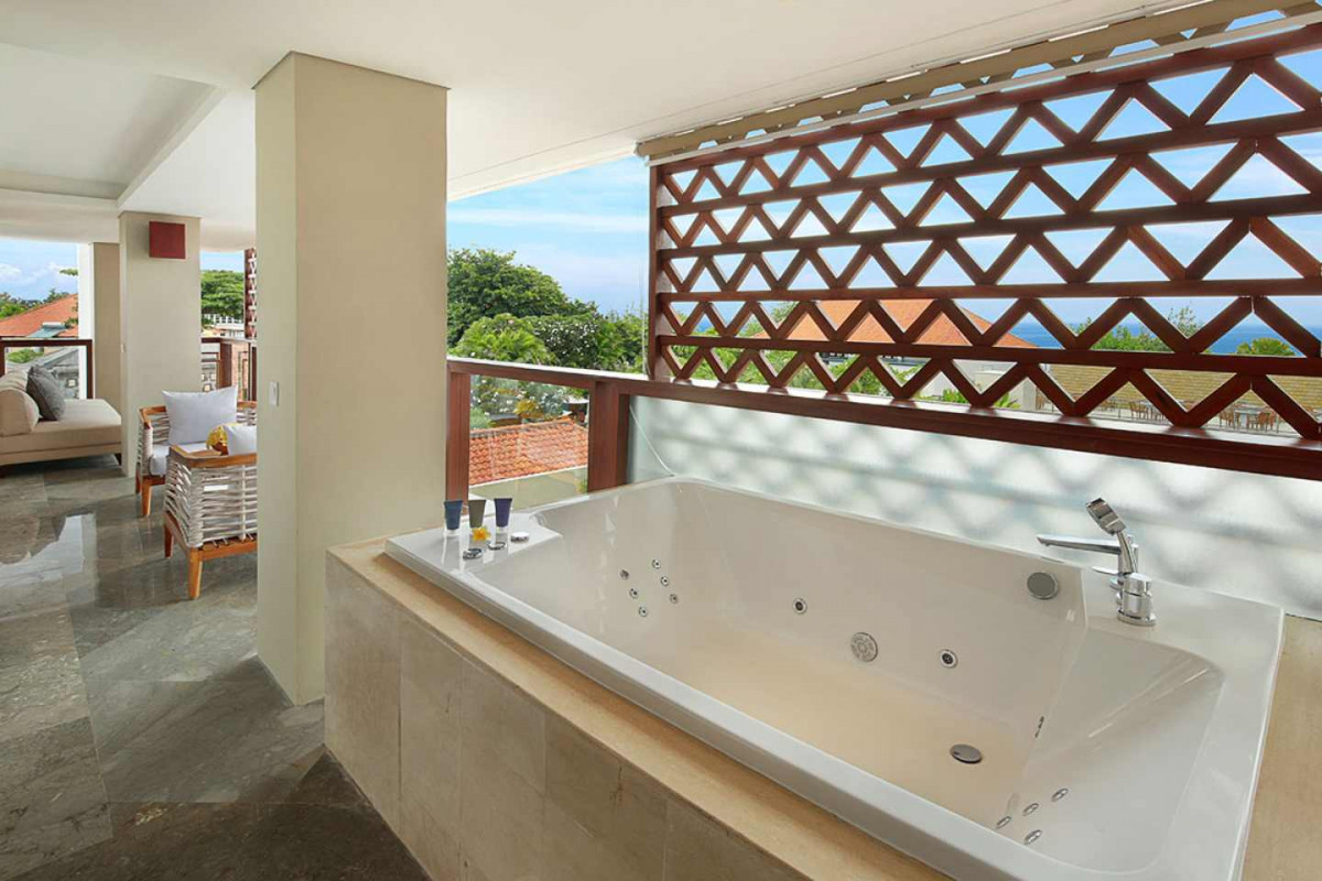 Grand Suite with Spa Bath 