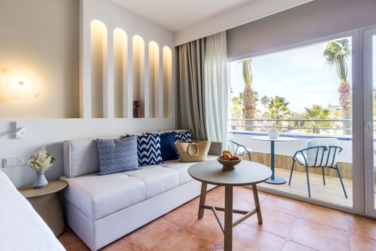 Deluxe Sunset Room