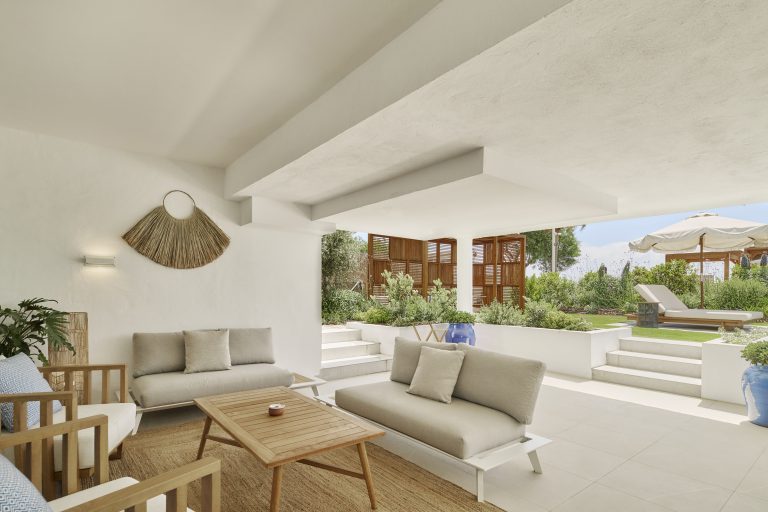 METT Suite with Private Garden & Pool