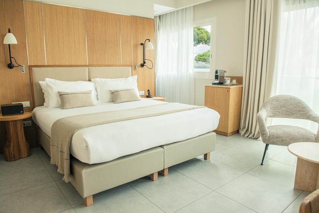 NATURAL ROOM