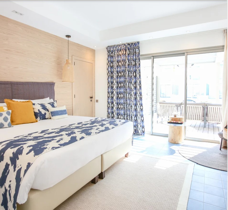 IBIZA ROOM
