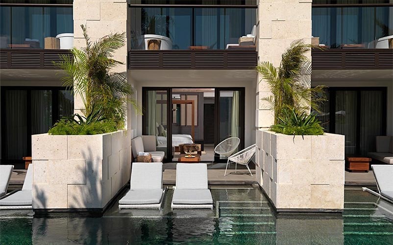 Alcoba swim-up pool