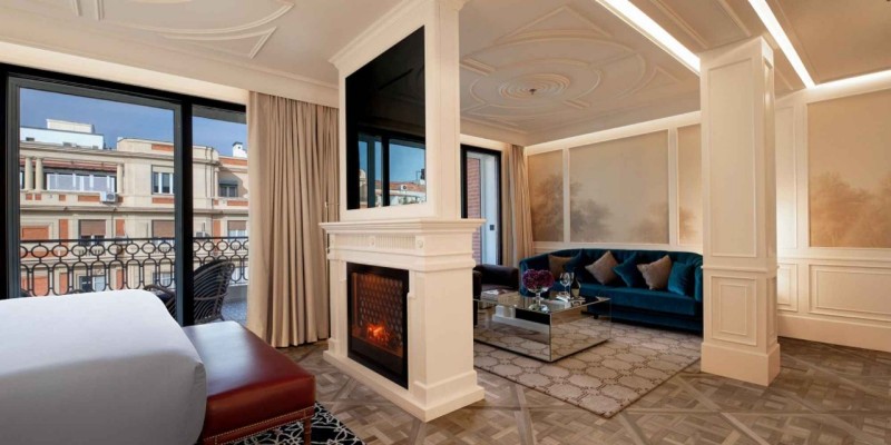 Divine Terrace Suite Velazquez view