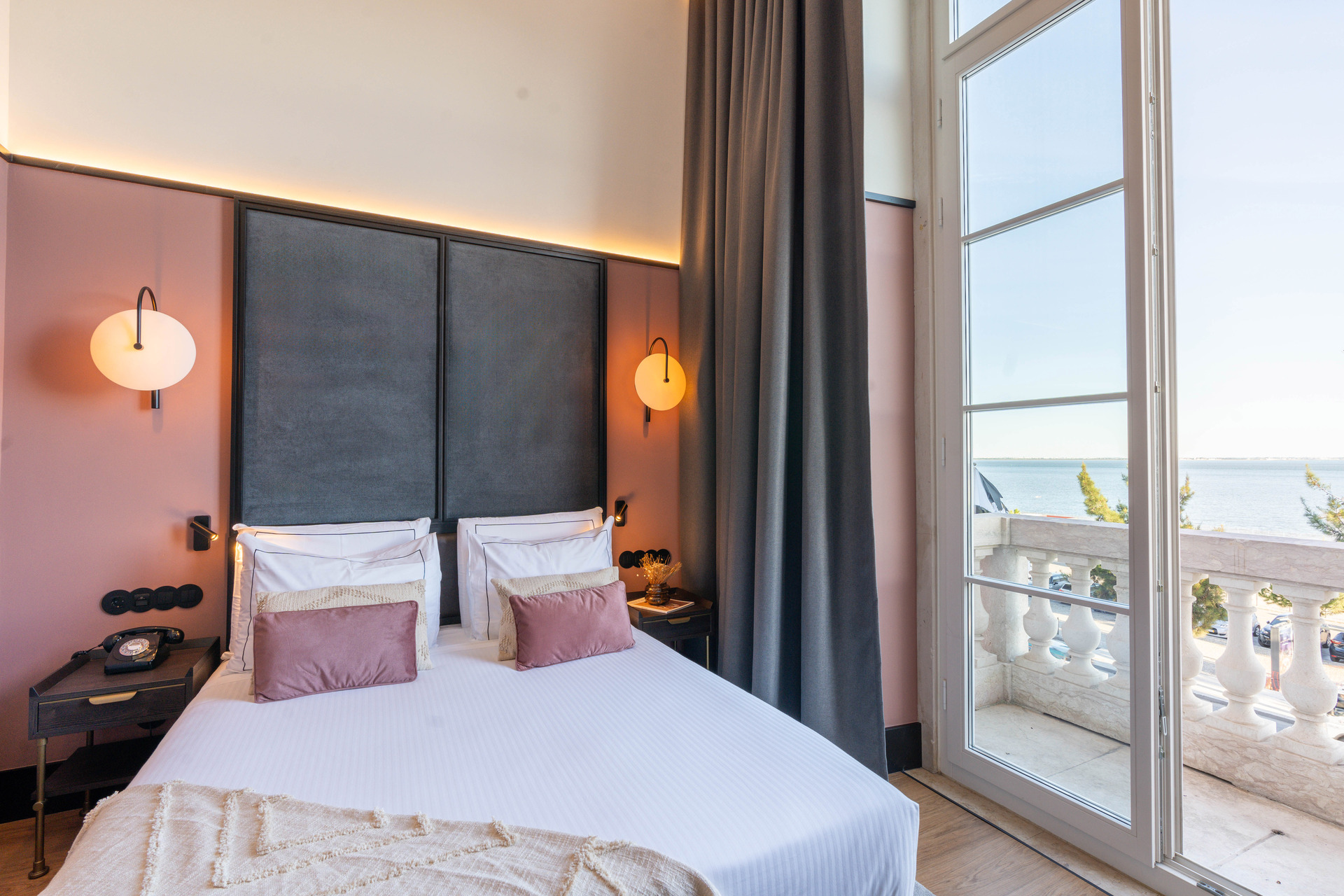 SINGLE ROOM RIVER VIEW WITH BALCONY