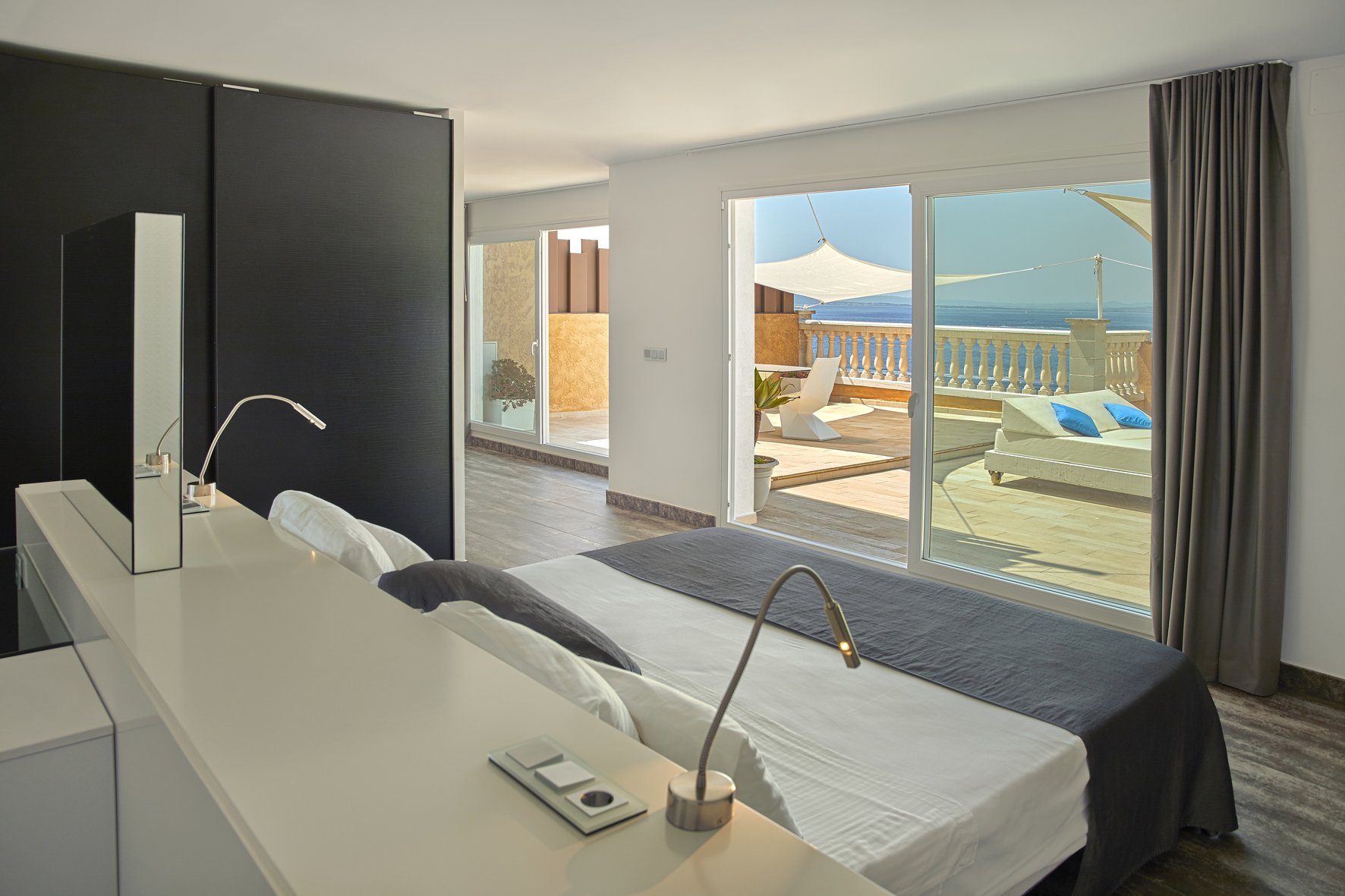  Sea view Penthouse Suite with outdoor hottub terrace