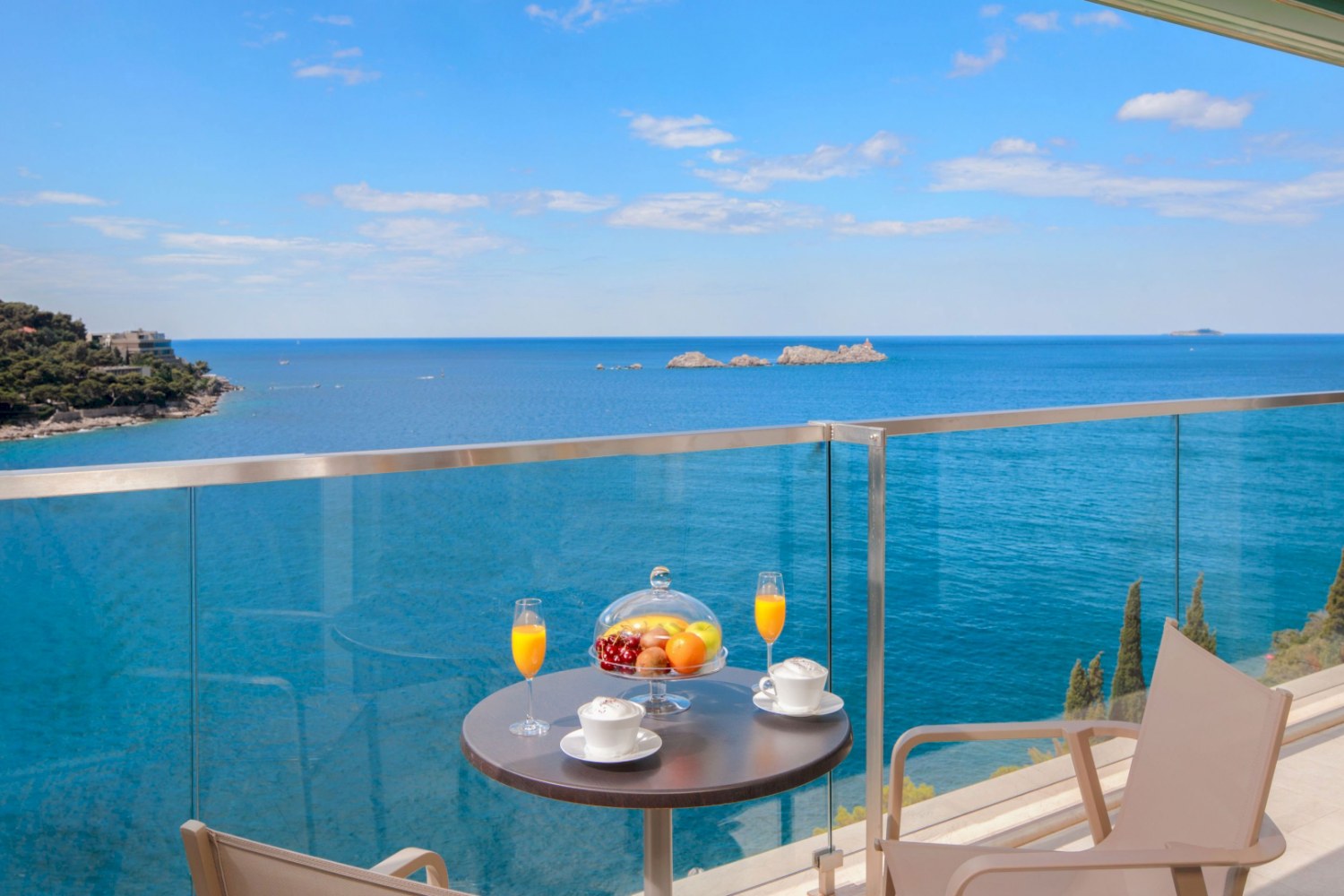 Double room with balcony and sea view