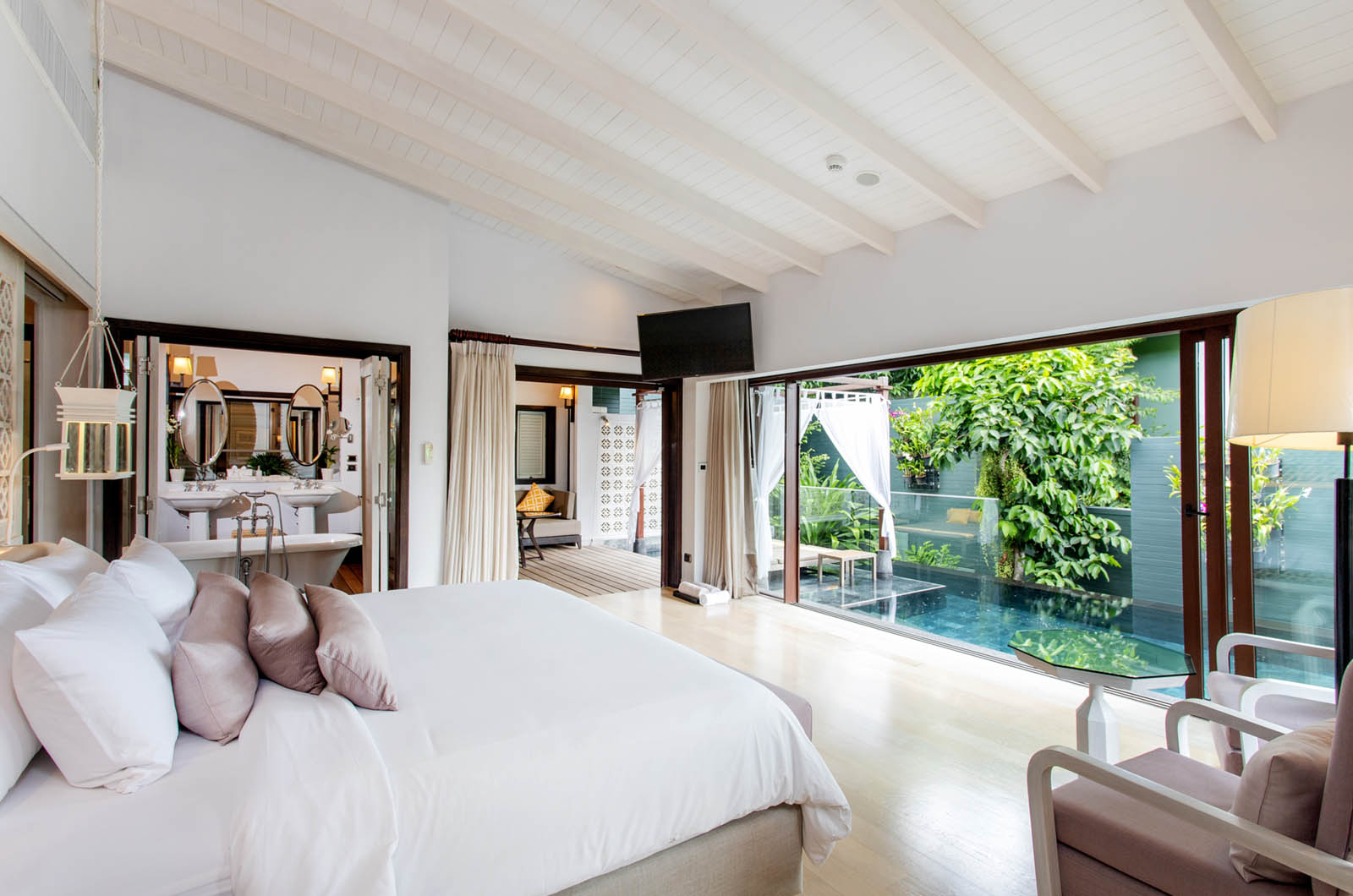 Pool villa
