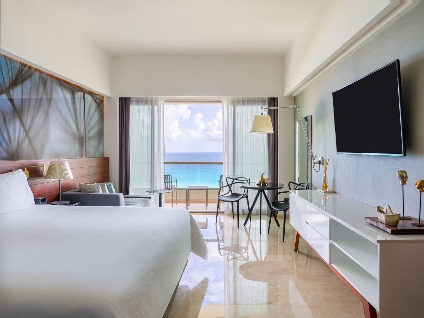 Premium Aqua Club Ocean Front 1 King