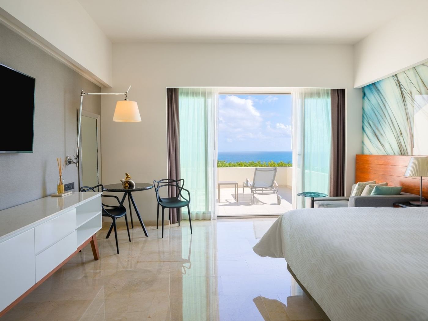 Premium Ocean Front with Terrace 1 King