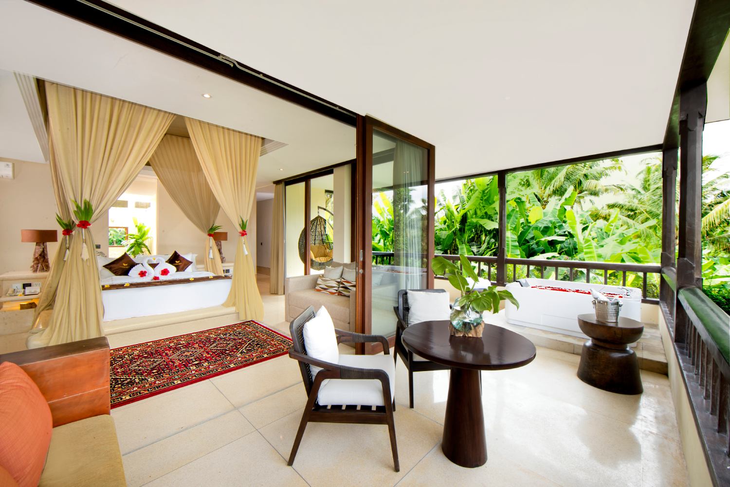 Panoramic jacuzzi corner Suite