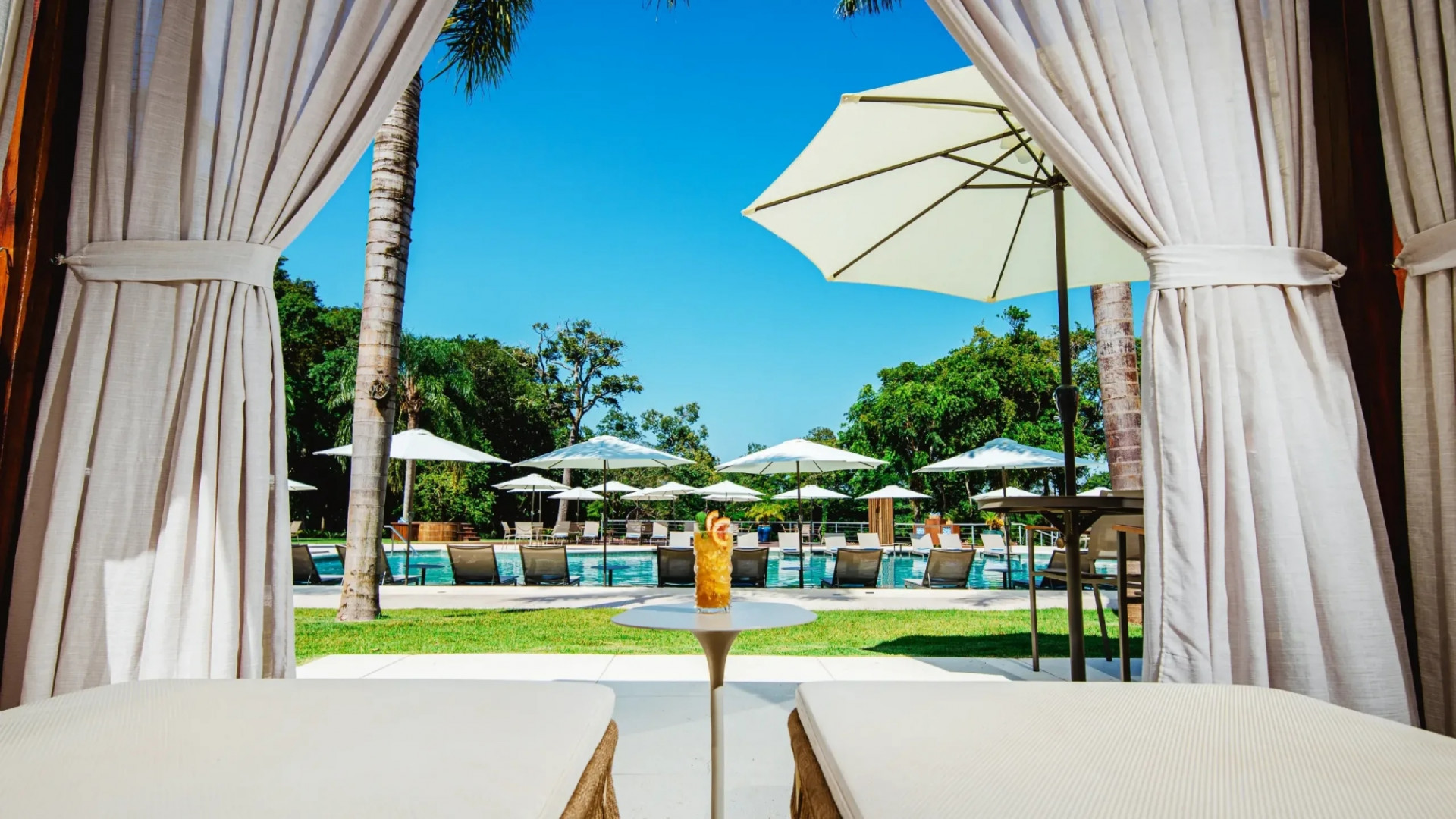 Pool Bar