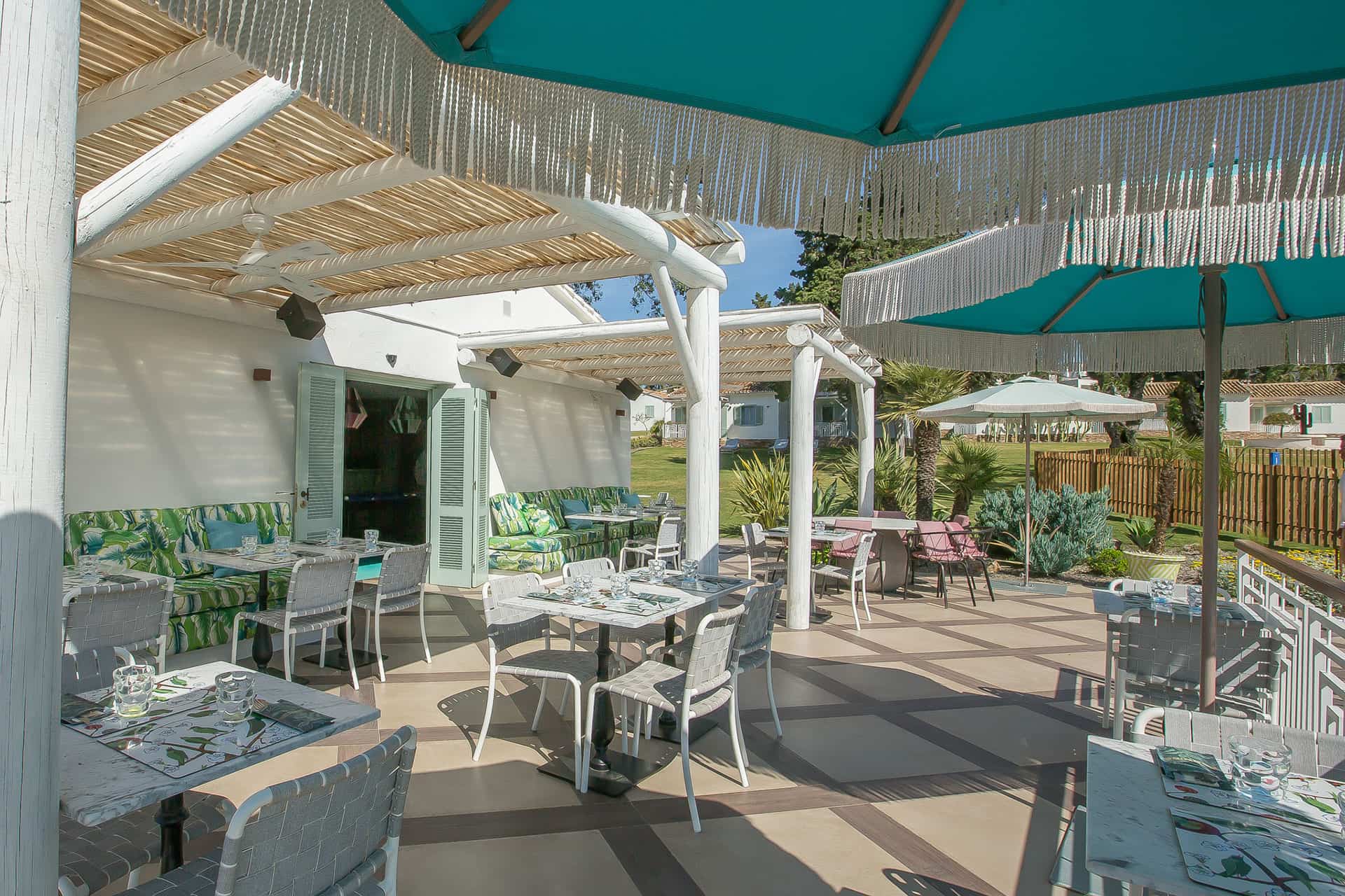BERNIES  Pool Bar