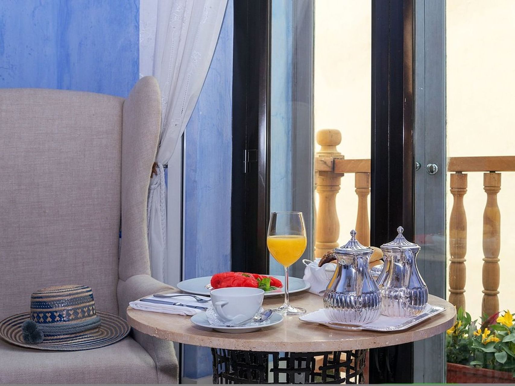 24h room service