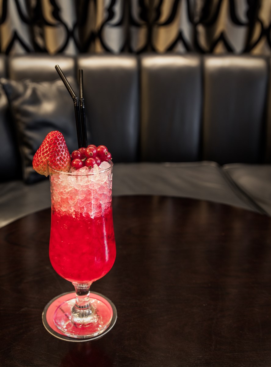 MANHATTAN WINE & LOUNGE