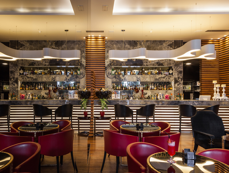 MANHATTAN WINE & LOUNGE