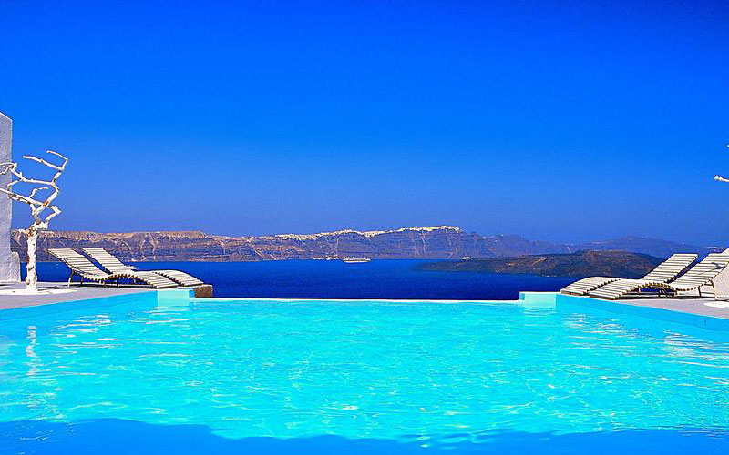 Infinity swimming pool 